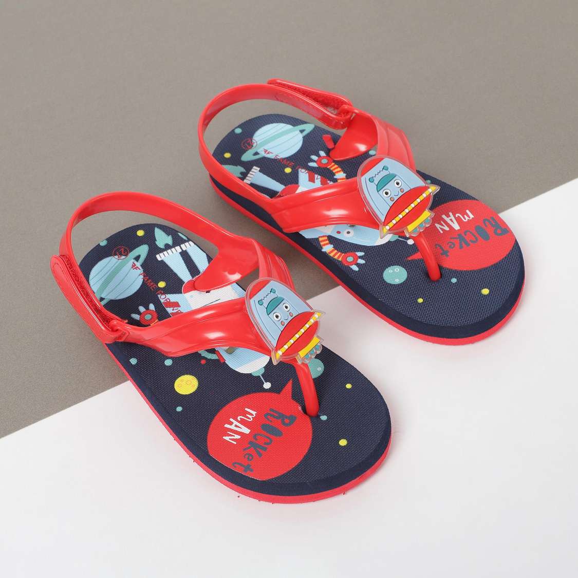 FAME FOREVER Boys Printed V-strap Slippers