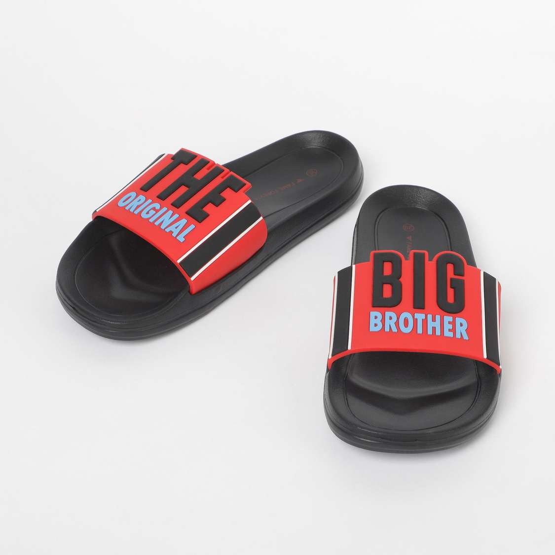 FAME FOREVER Boys Appliqued Sliders