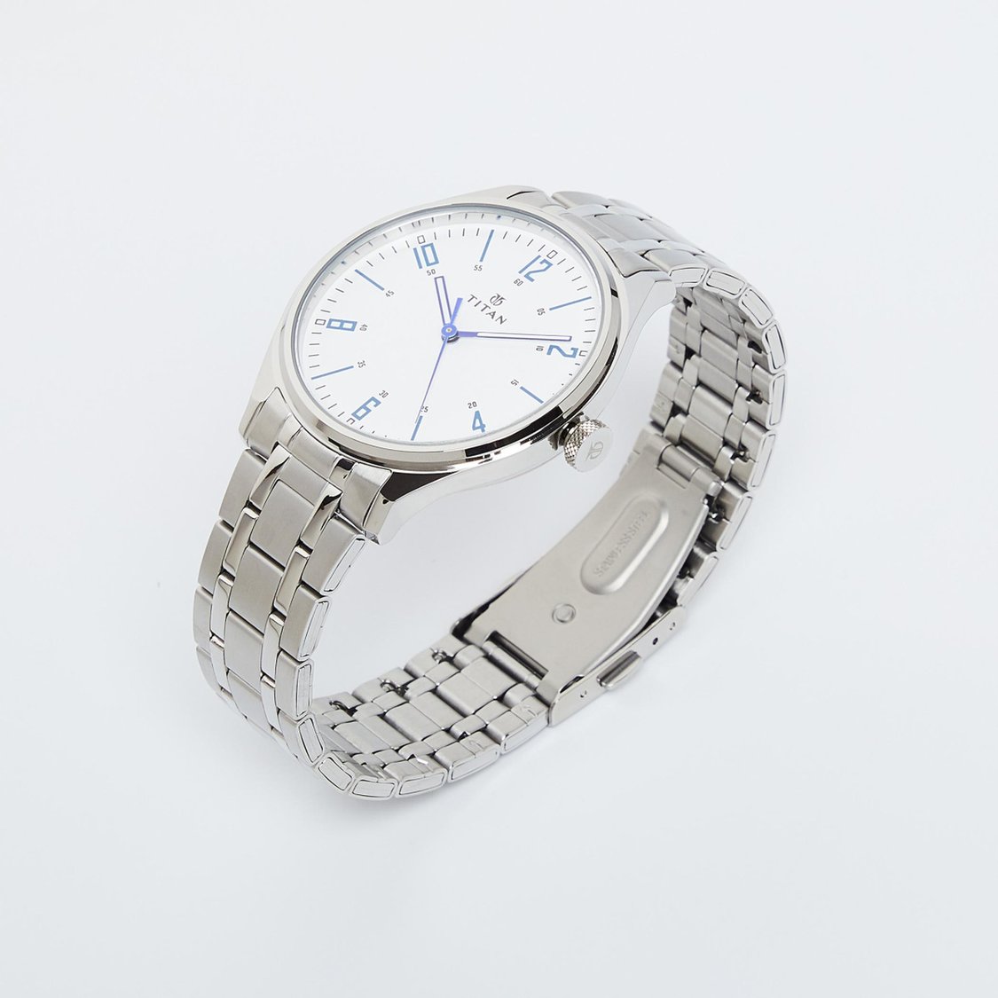 Buy TITAN Neo Men Chain Strap Analog Watch 1802SM01 from Titan