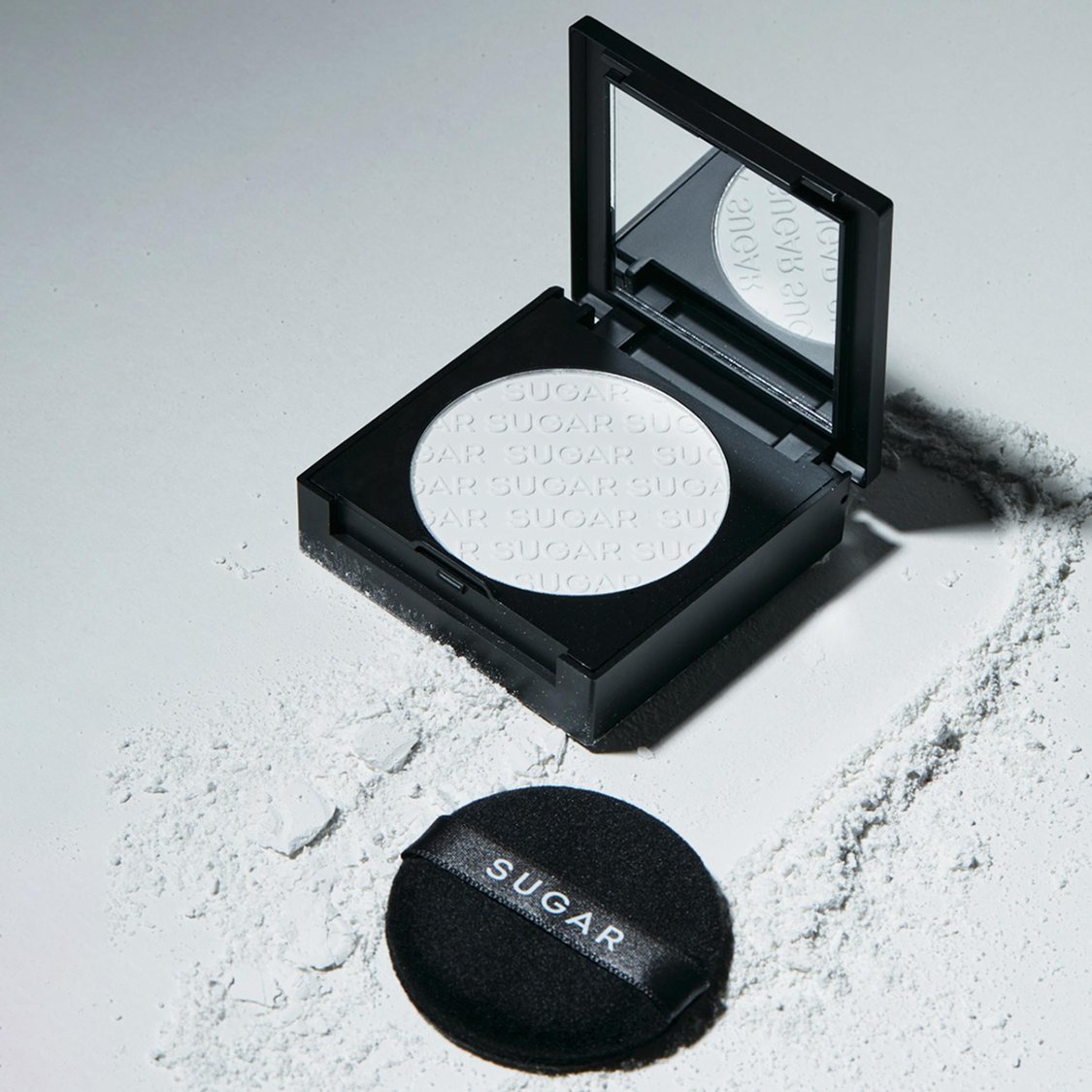 SUGAR Powder Play Translucent Compact