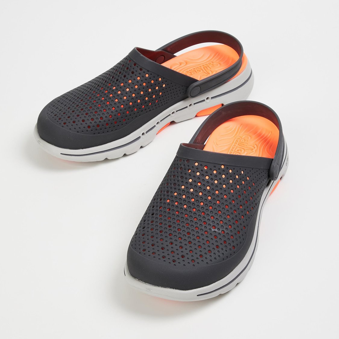 SKECHERS Men Ultra Go Textured Clogs