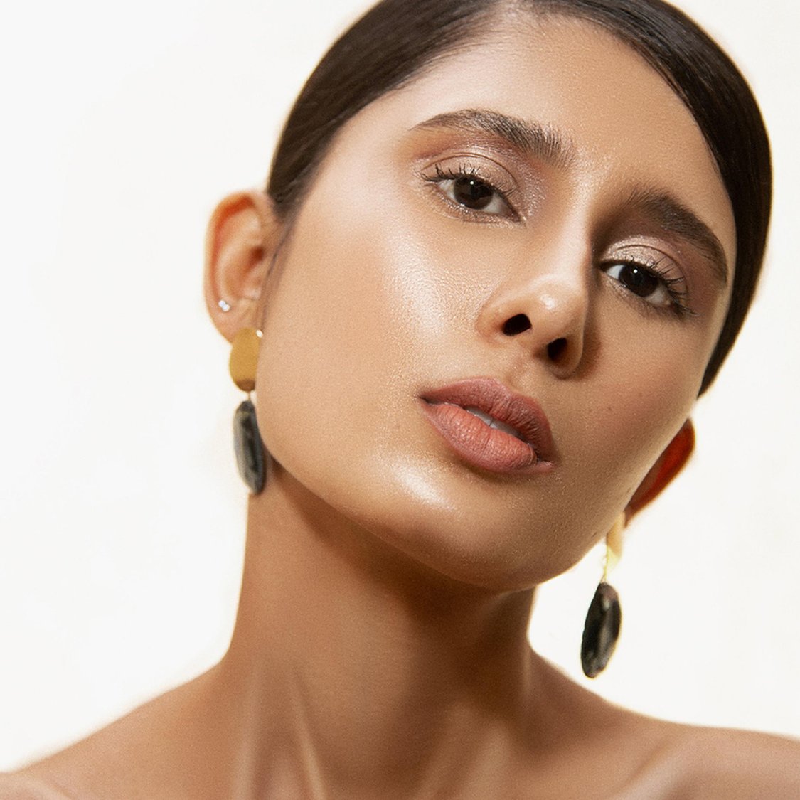 SUGAR Bling Leader Illuminating Moisturizer - 01 Gold Diggin'