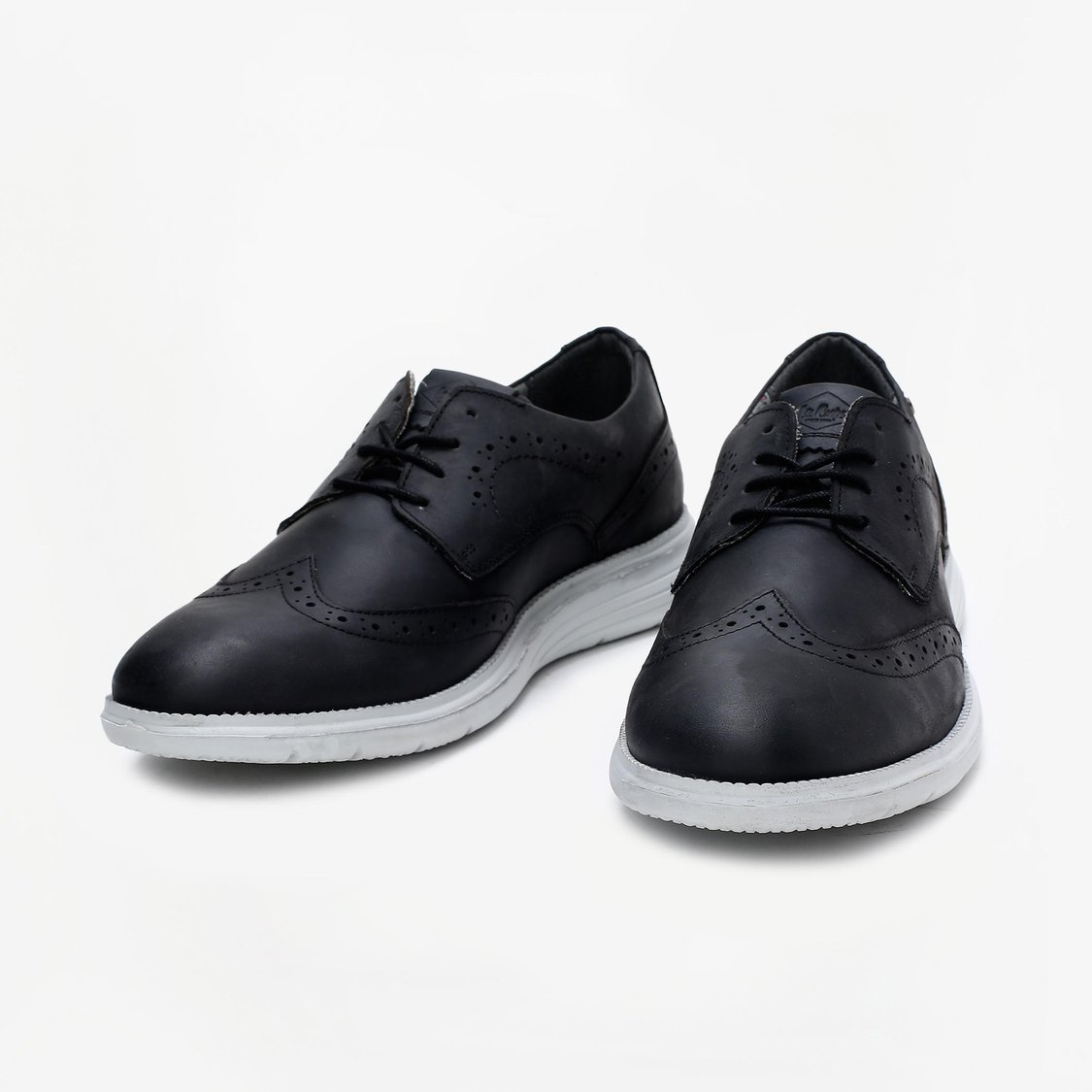 Men’s hotsell lace-up canvas shoes