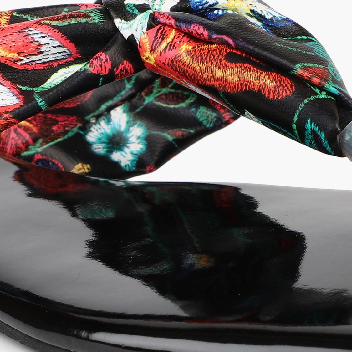INC.5 Women Printed Flat Sandals
