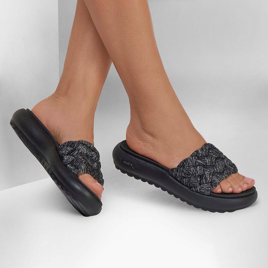 SKECHERS Archfit Cloud Women Slip-On Slider
