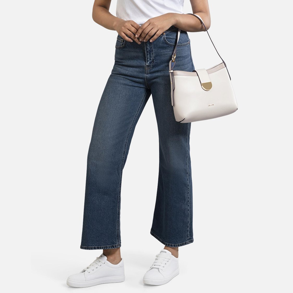 IRTH Women Solid Shoulder Bag