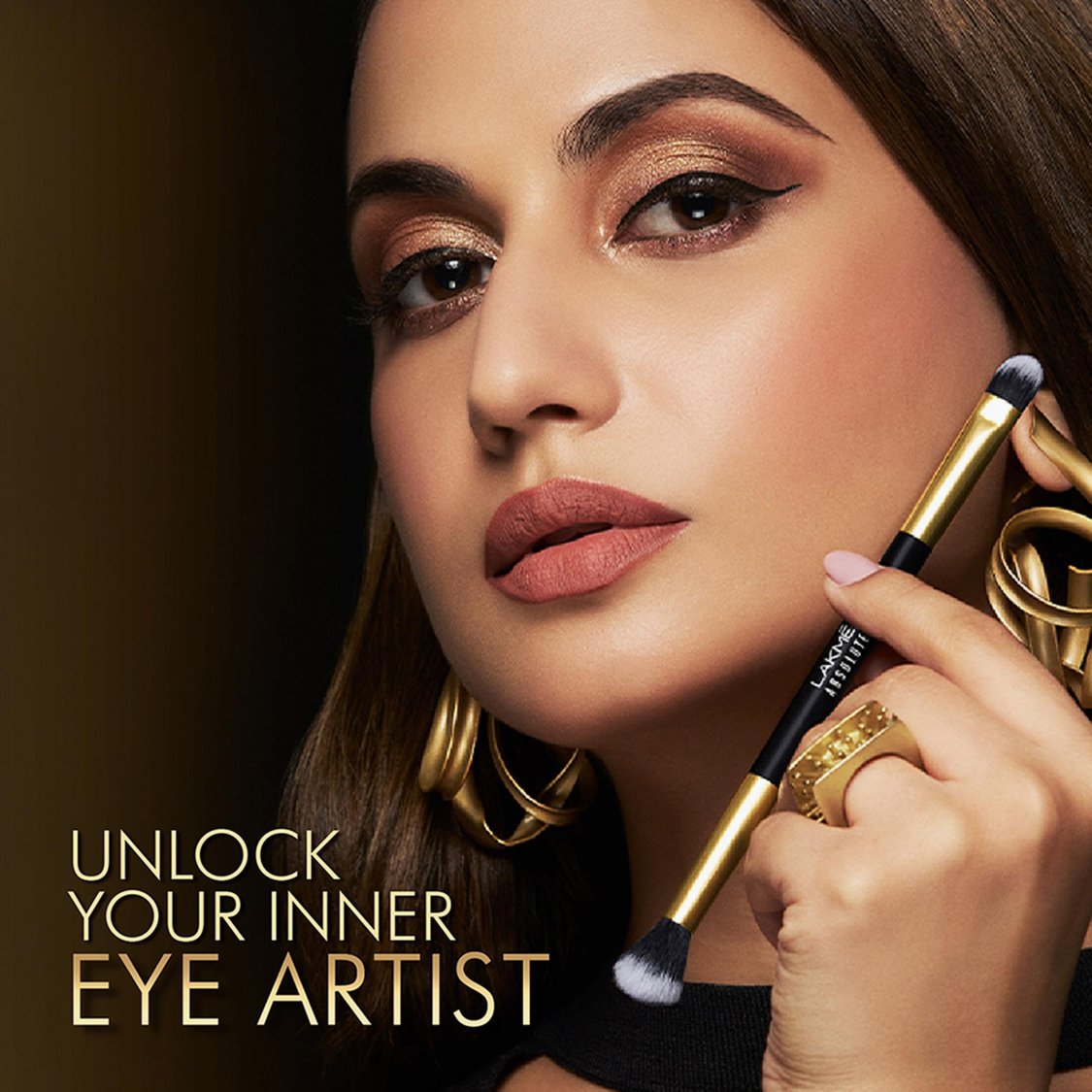 LAKME Absolute Dual-Ended Eyeshadow Brush