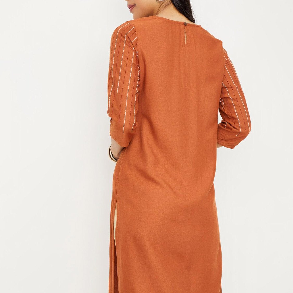 Women Embroidered Cotton Straight Kurta