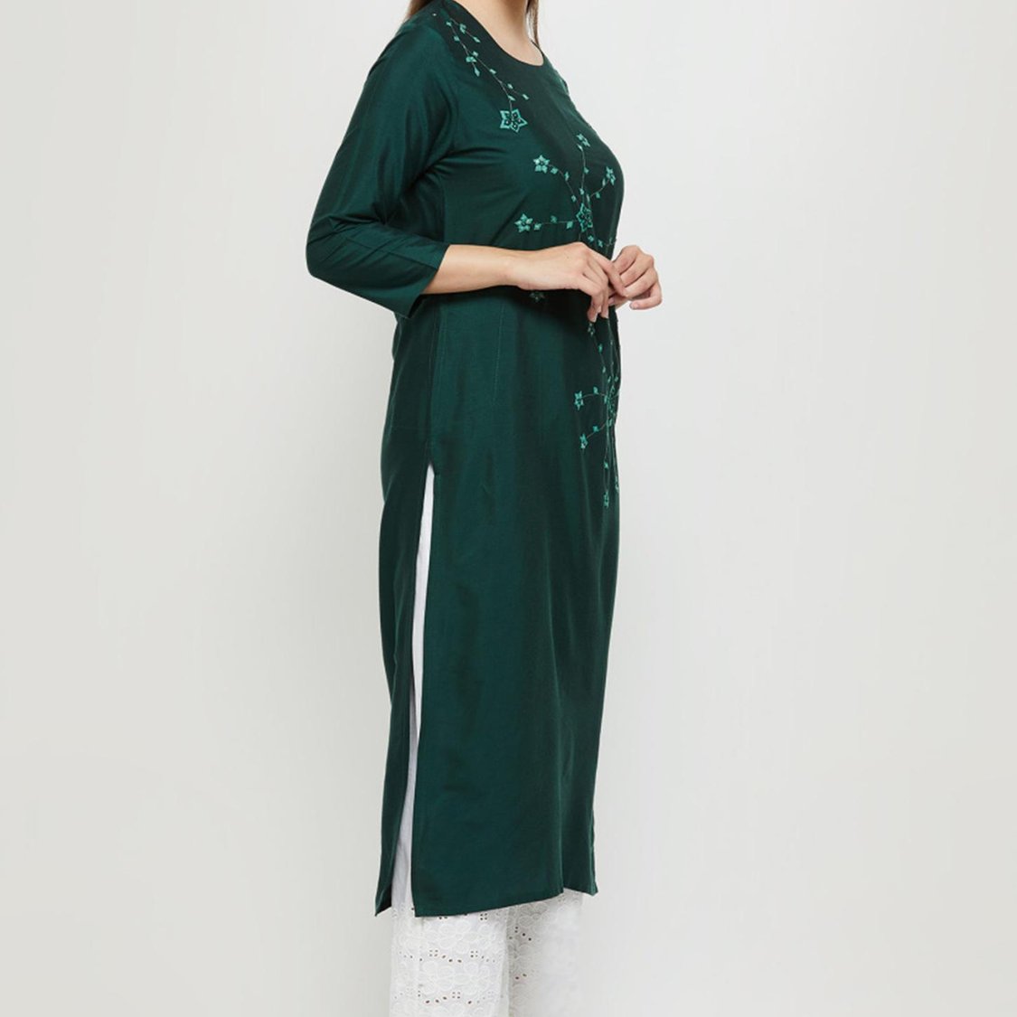 Women Embroidered Straight Kurta
