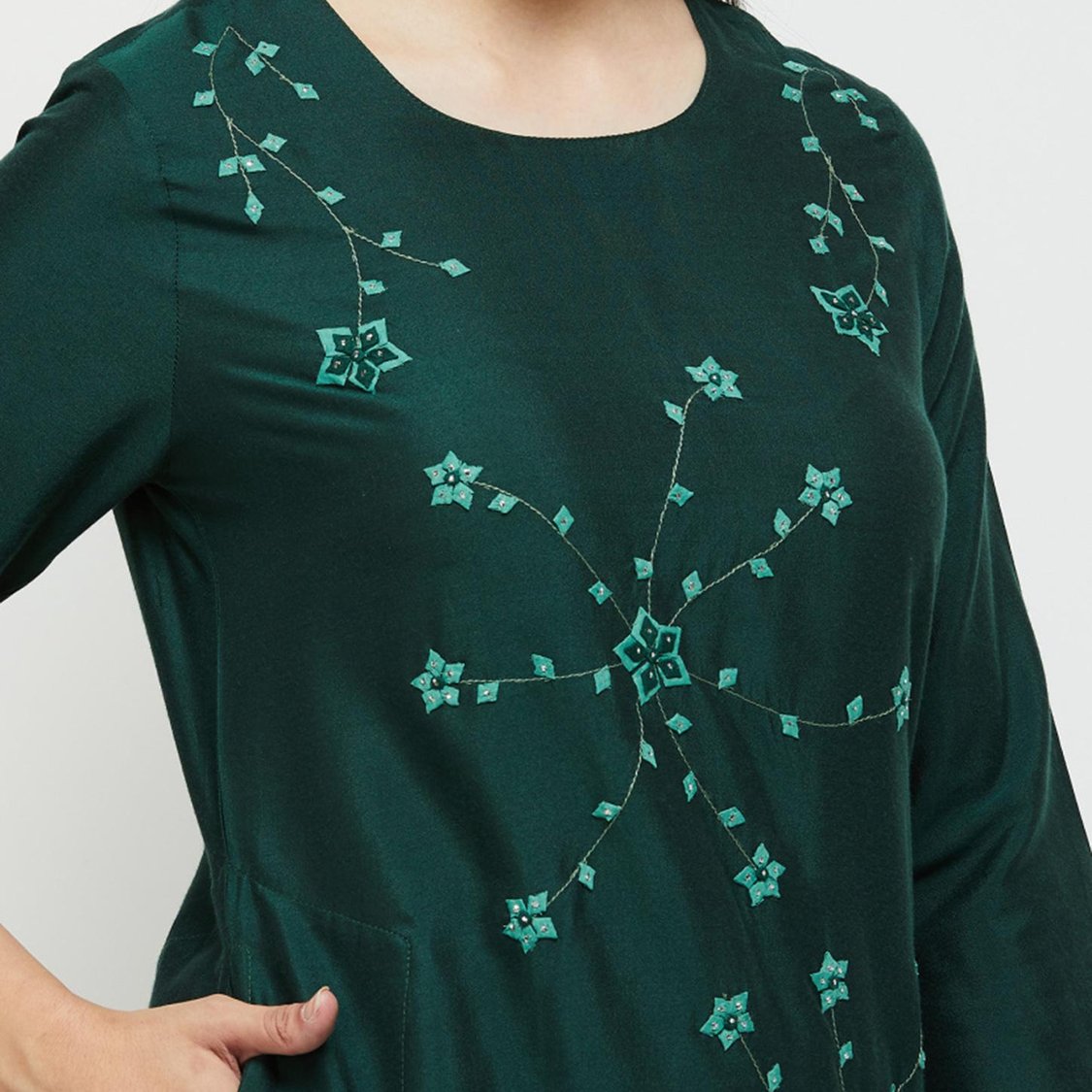 Women Embroidered Straight Kurta