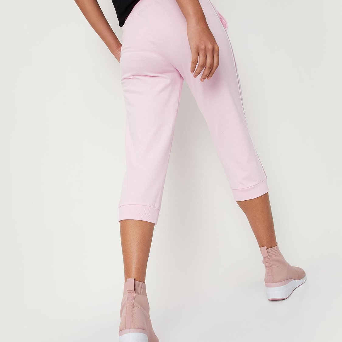 Women Solid Side-Taped Elasticated Capris