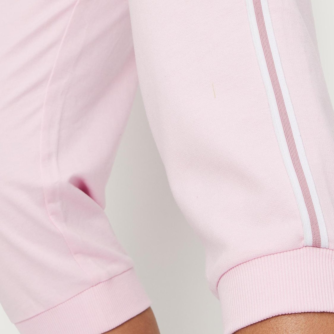 Women Solid Side-Taped Elasticated Capris