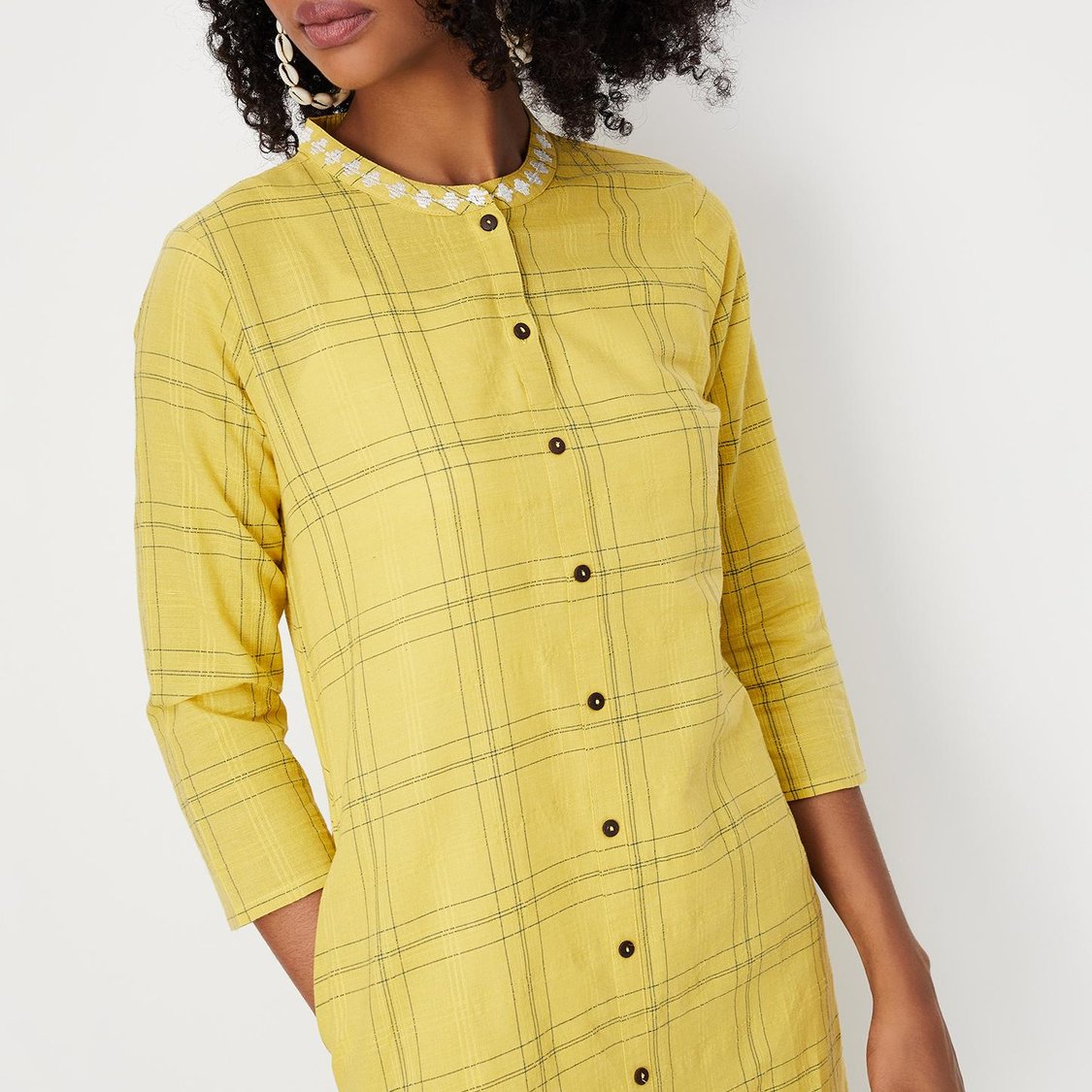 Women Embroidered Pockets Straight Kurta