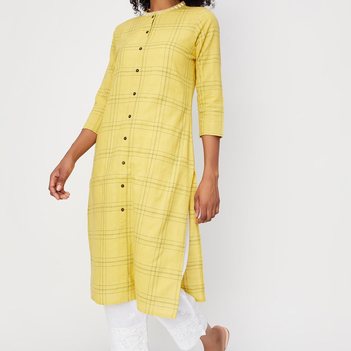 Women Embroidered Pockets Straight Kurta
