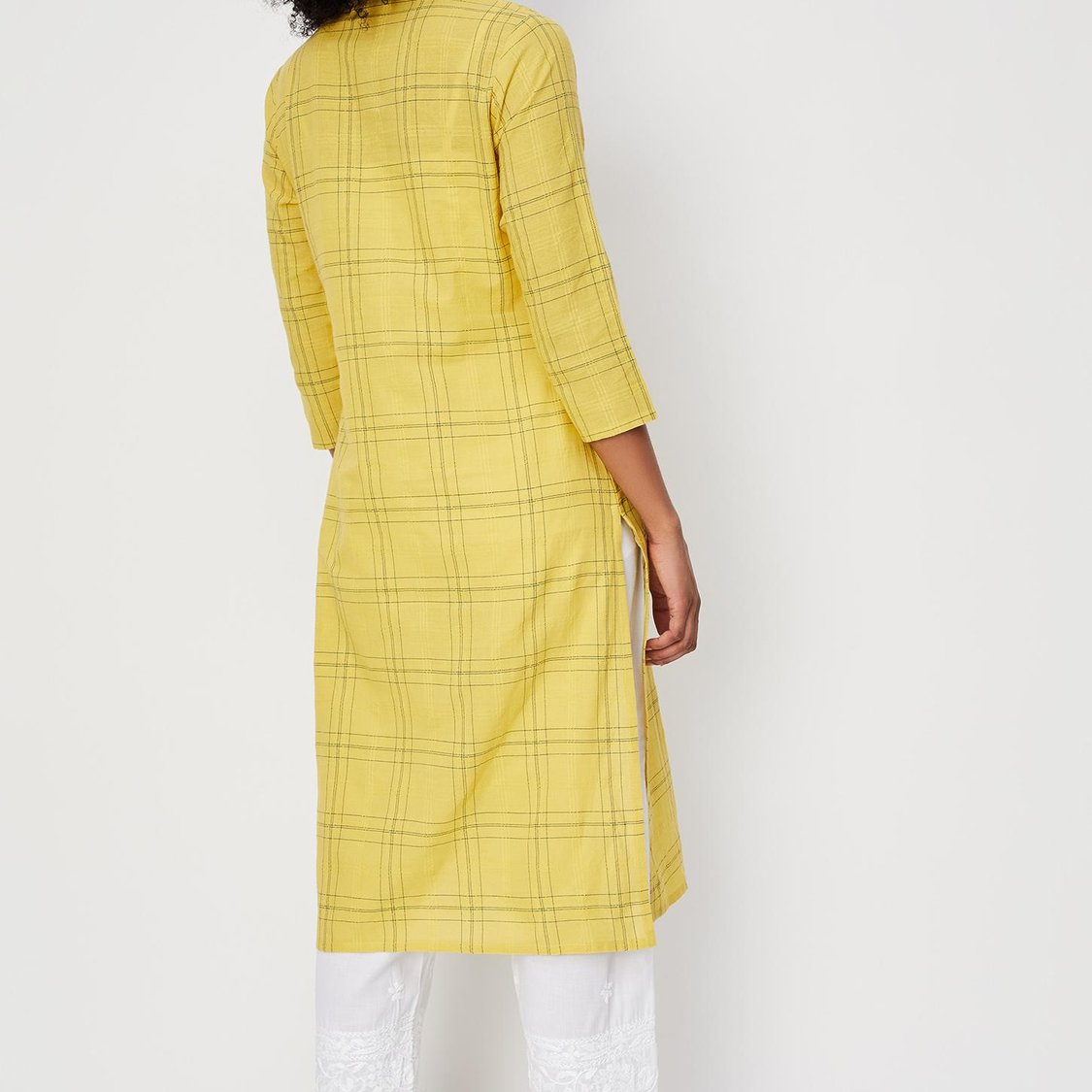 Women Embroidered Pockets Straight Kurta
