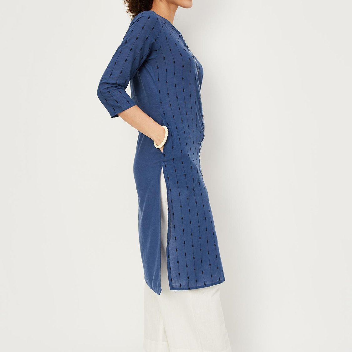 Women Embroidered Straight Kurta
