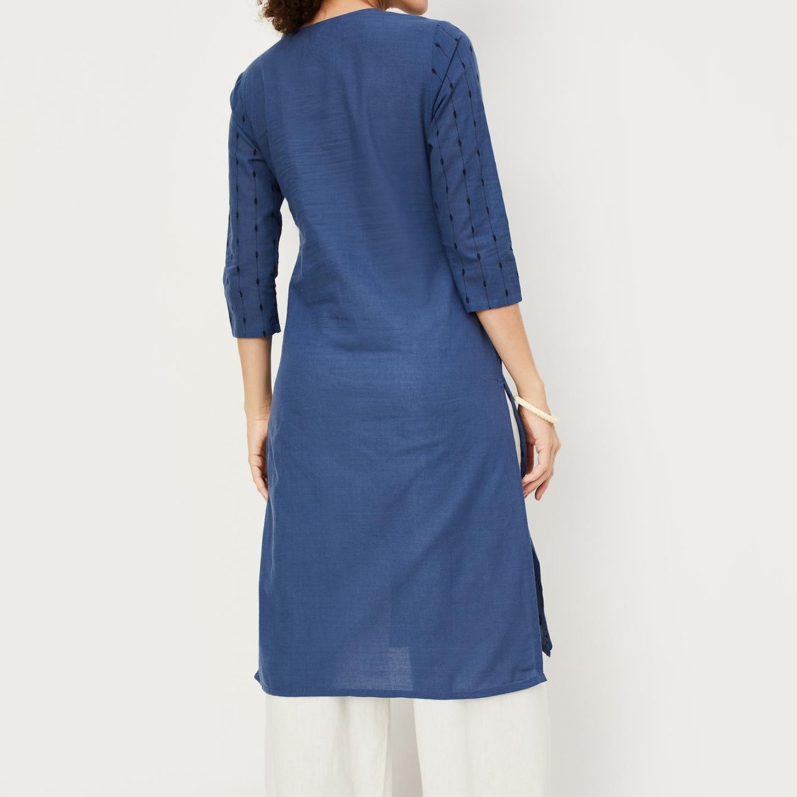 Women Embroidered Straight Kurta