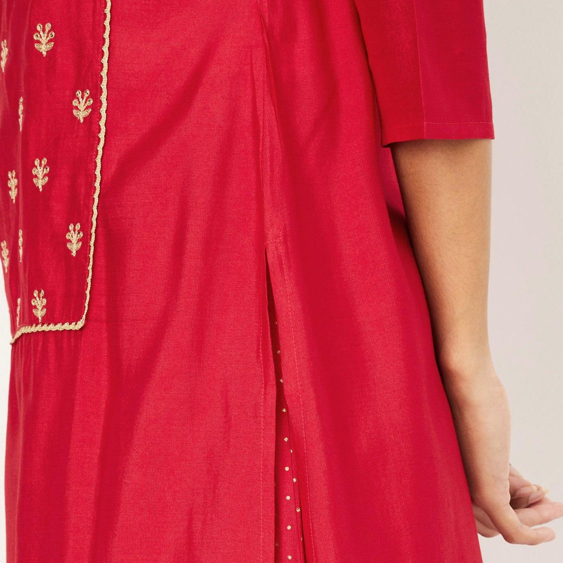 Women Embroidered Straight Kurta