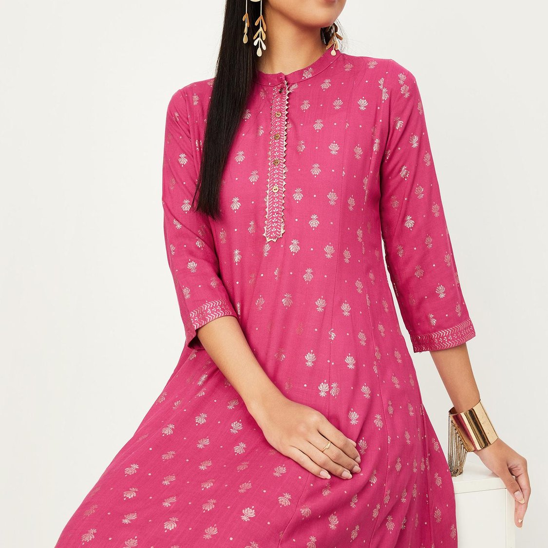 Women Woven Kalidar Kurta