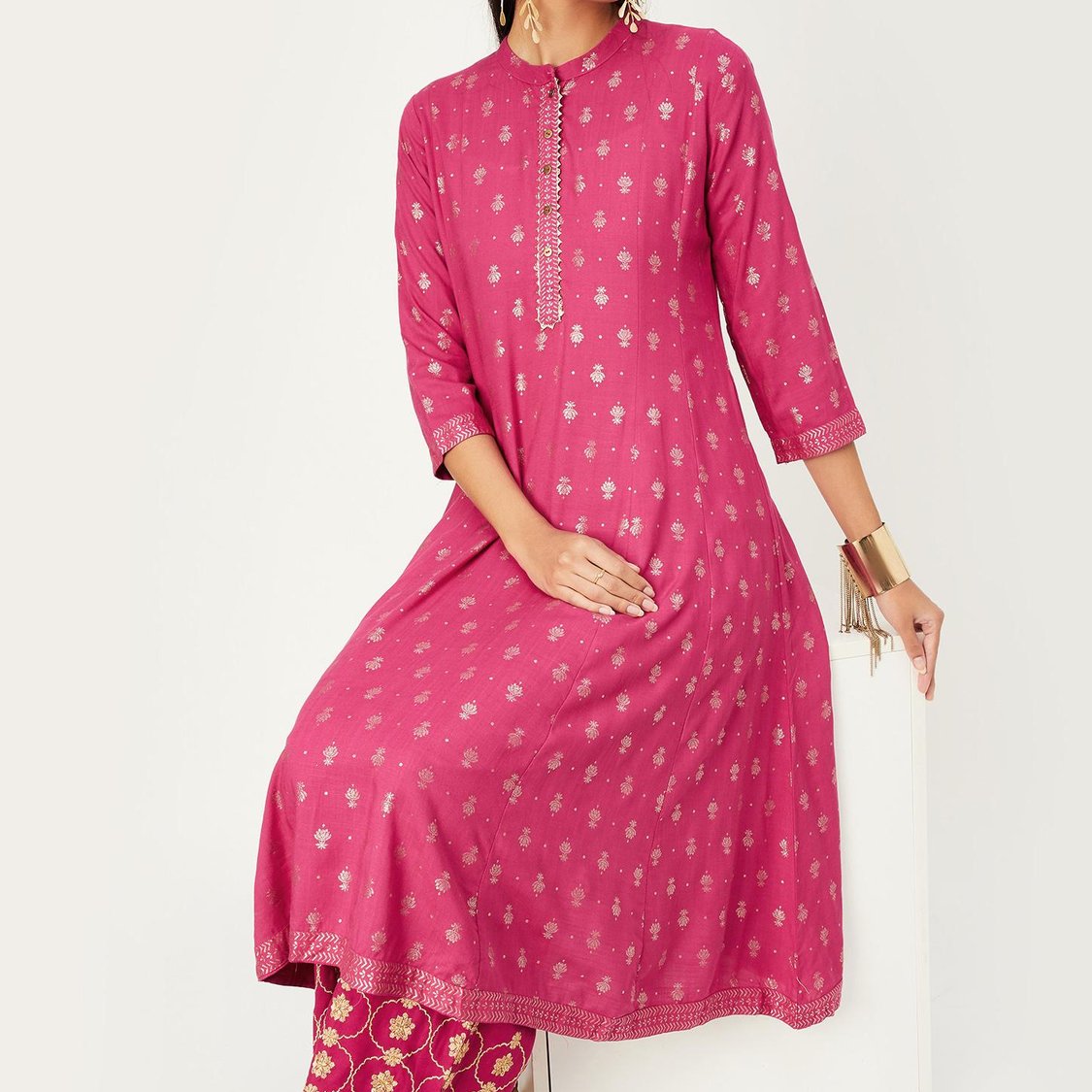 Women Woven Kalidar Kurta
