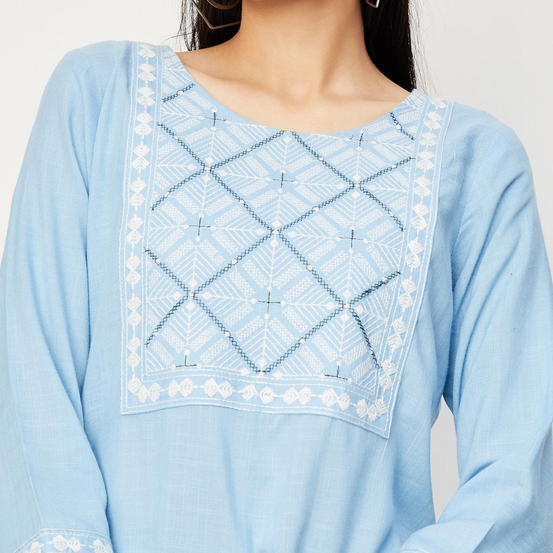 Women Embroidered Straight Kurta