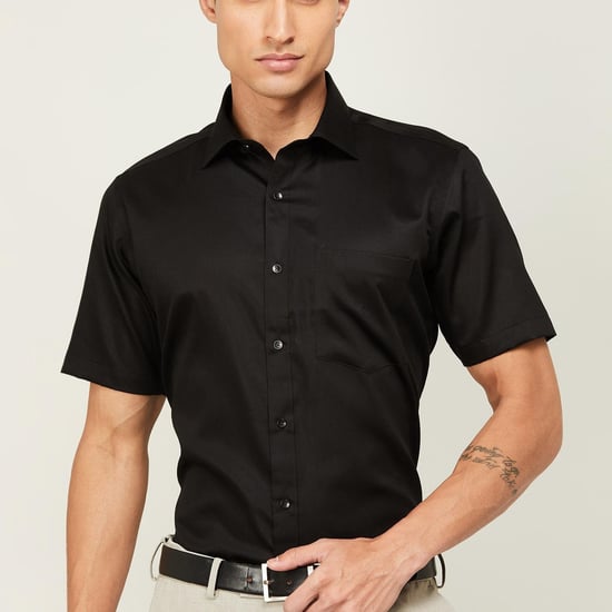VAN HEUSEN Men Solid Regular Fit Formal Shirt