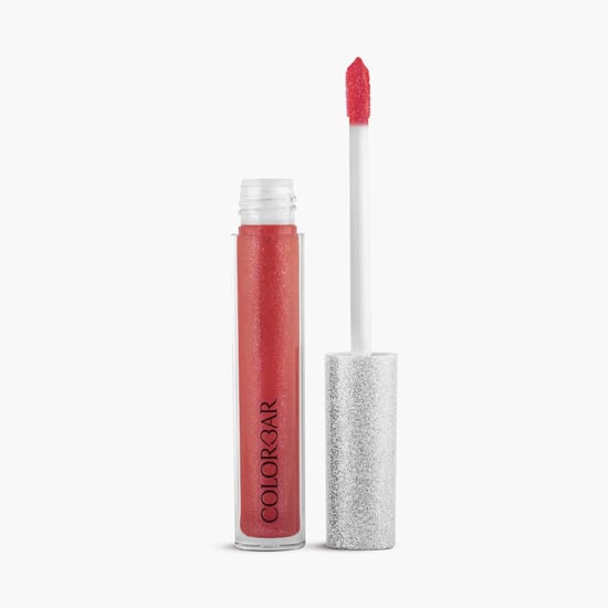 The Glitter Me All Twinkle Lipgloss has an extremely lightweight cream