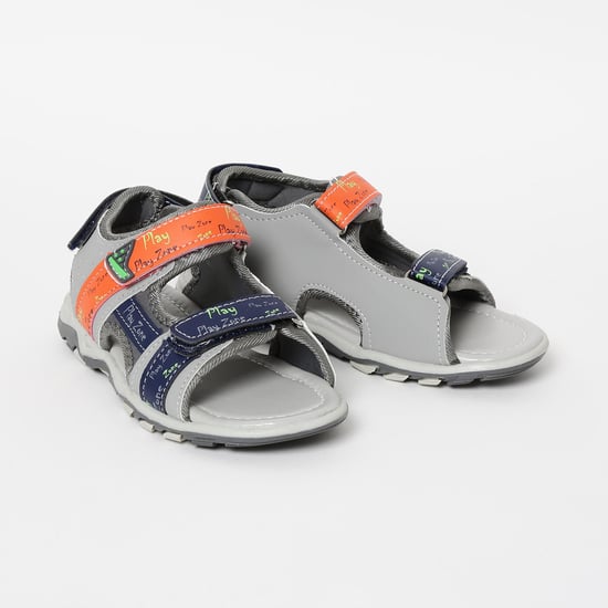 FAME FOREVER Printed Floaters with Velcro Closure