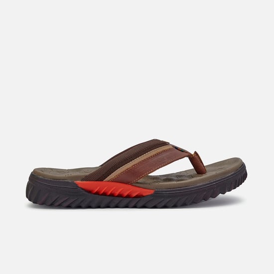 BUCKAROO Men Panelled V-strap Floaters