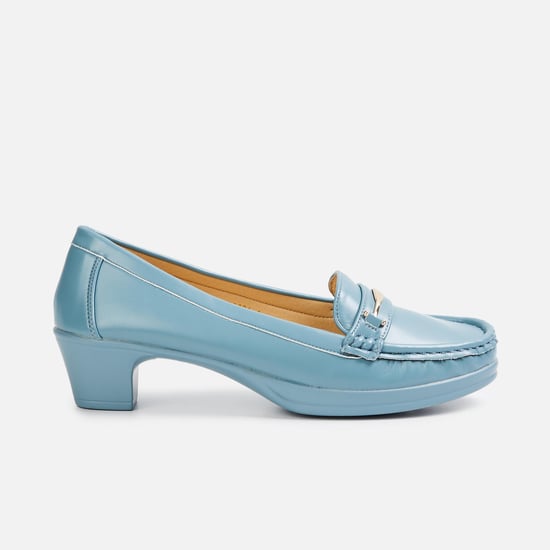 CODE Women Solid Heeled Loafers
