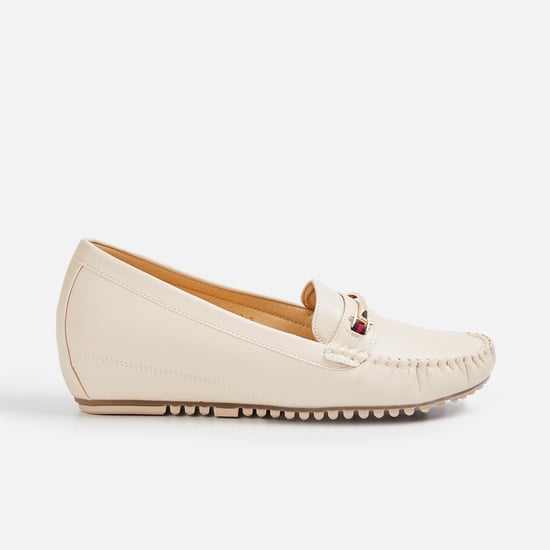 CODE Women Solid Loafers