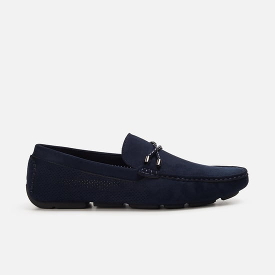 CODE Men Solid Loafers