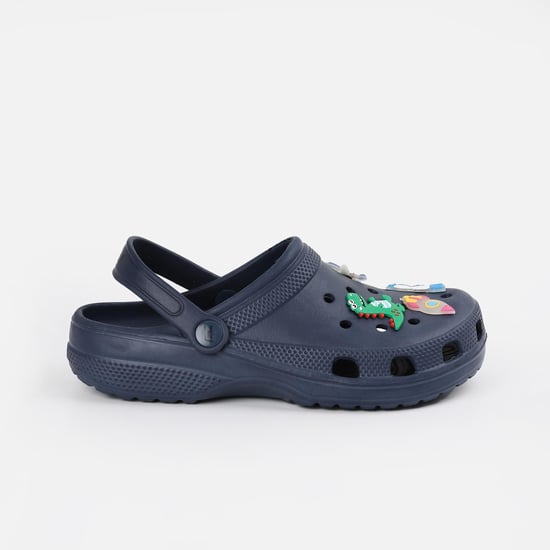 FAME FOREVER Boys Charm-Detail Clogs