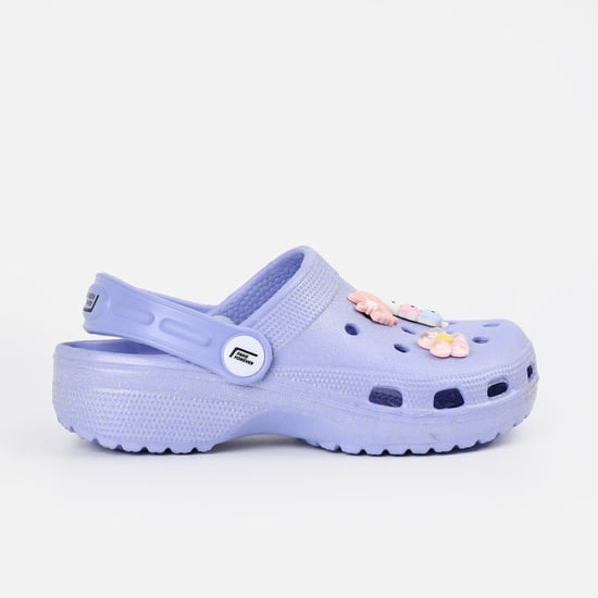 FAME FOREVER Girls Charm-Detail Clogs