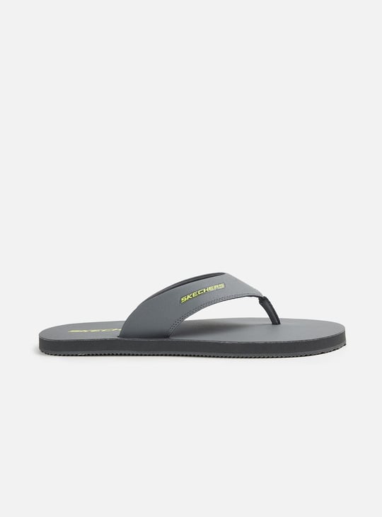 SKECHERS Men Solid Flip-Flops
