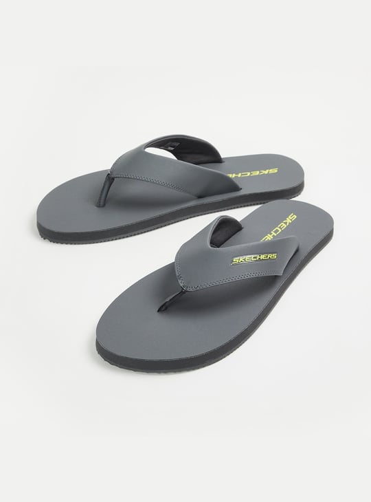 SKECHERS Men Solid Flip-Flops
