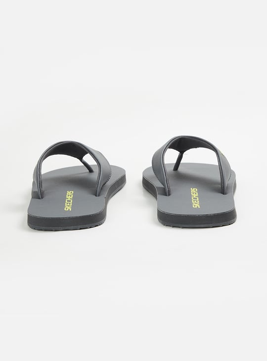 SKECHERS Men Solid Flip-Flops