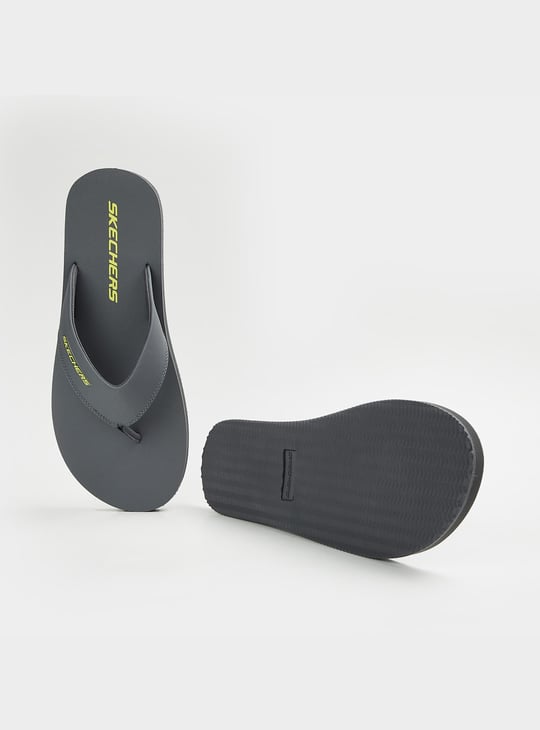 SKECHERS Men Solid Flip-Flops