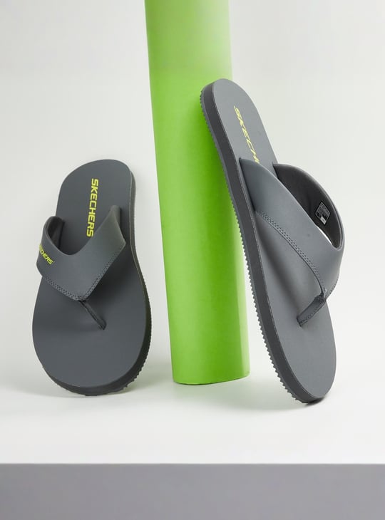 SKECHERS Men Solid Flip-Flops