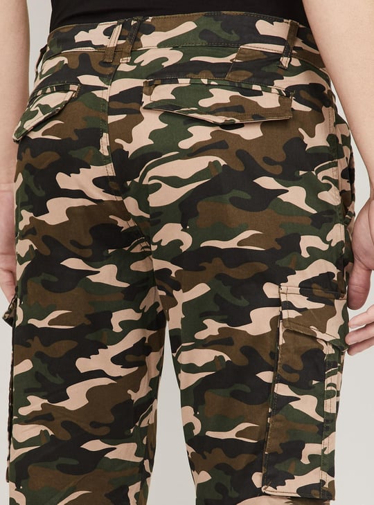 CELIO Men Camouflage Printed Slim Tapered Fit Casual Trousers