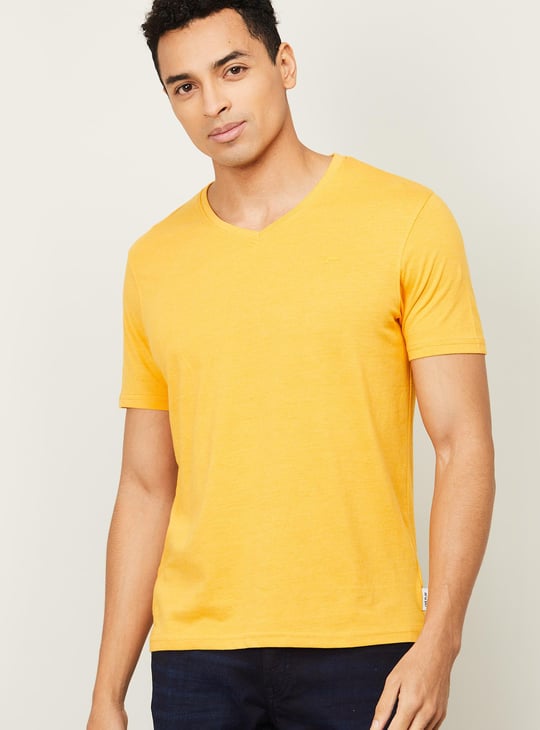 FAME FOREVER Men Solid V-Neck Regular Fit T-Shirt Yellow