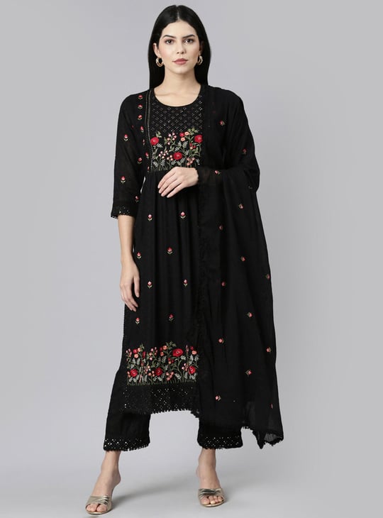 NEERUS Women Embroidered Kurta Set