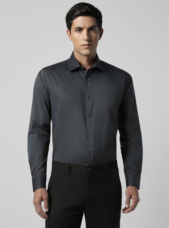 VAN HEUSEN Men Solid Regular Fit Formal Shirt
