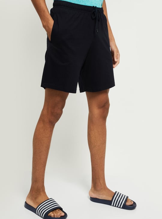 Men Solid Drawstring Waist Shorts - Set of 2