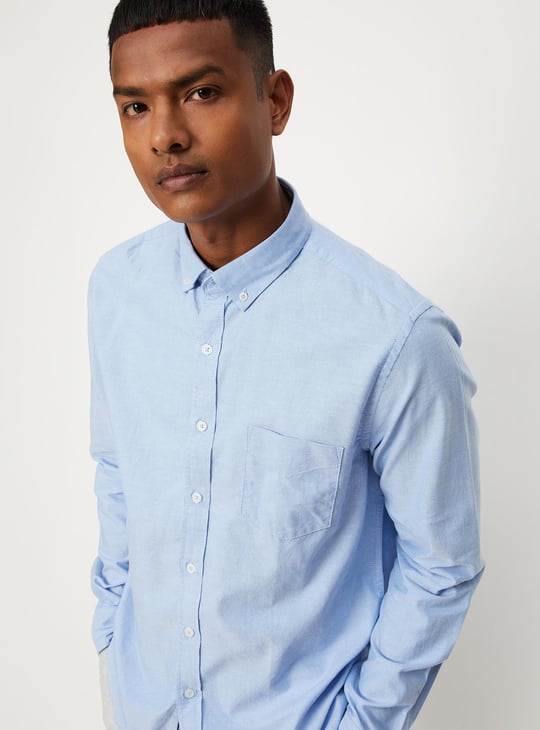 Men Solid Slim Fit Smart Casual Shirt