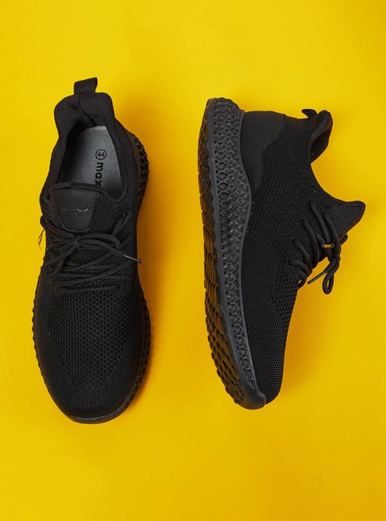 MAX Men Textured Sports Shoes