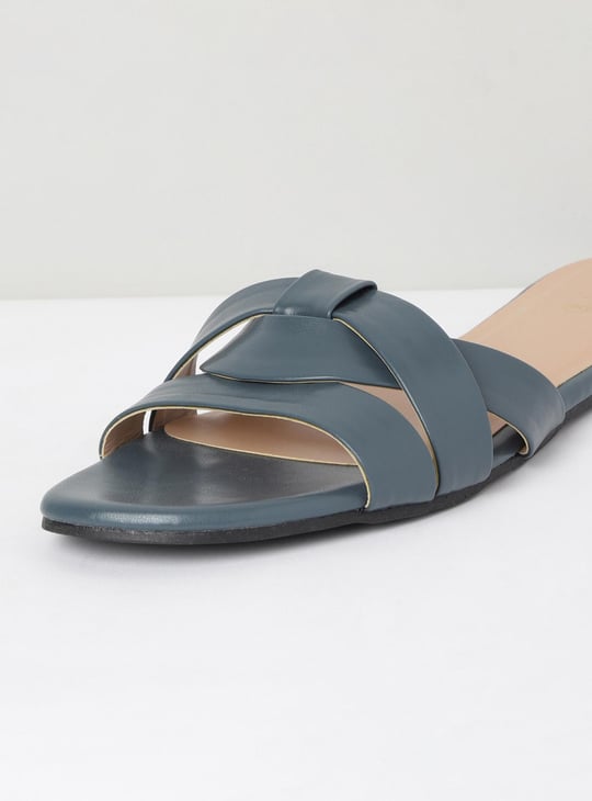 Women Solid Flat Sandals