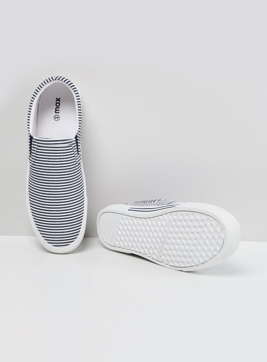 Men Striped Slip-On Canvas Shoes