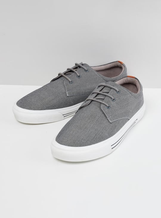 MAX Men Solid Lace-Up Canvas Shoes
