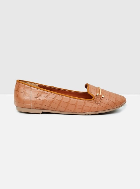 Women Textured Ballerinas